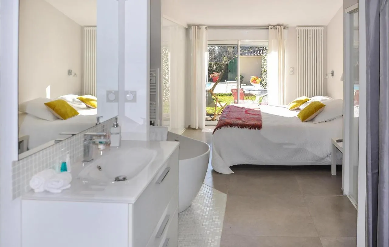 Stunning Home In Vedene With Wifi